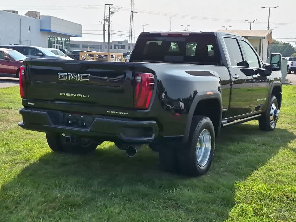 2026 GMC Sierra 3500HD Denali Ultimate - Onyx Black exterior view 3