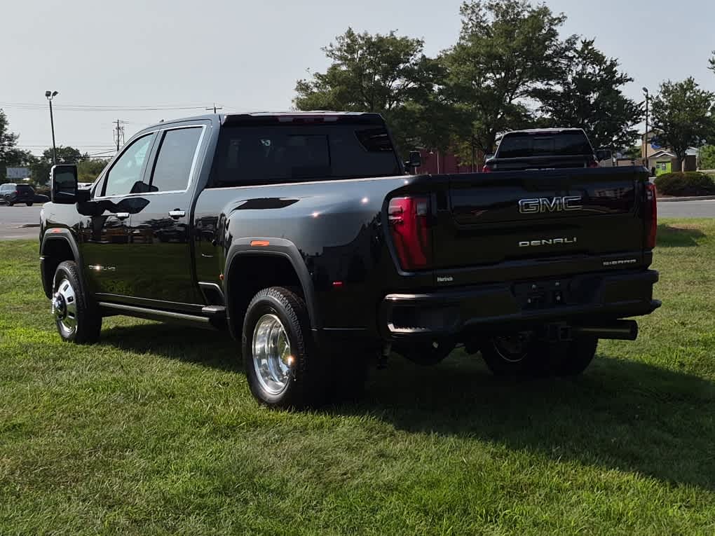 2026 GMC Sierra 3500HD Denali Ultimate - Onyx Black exterior view 4