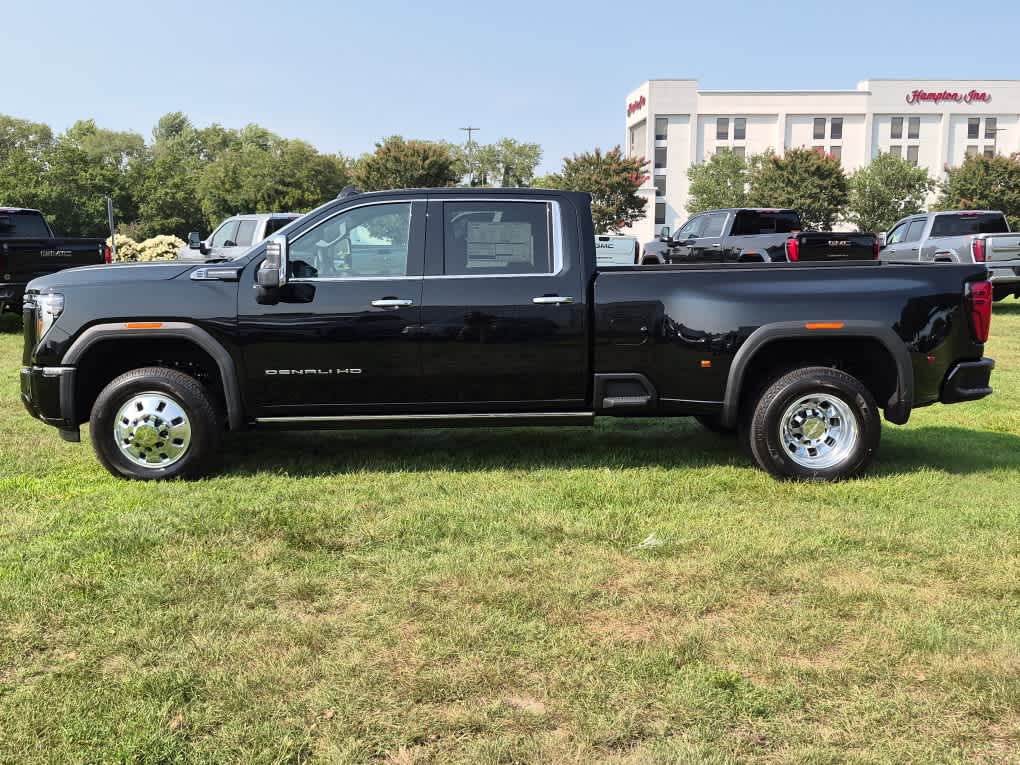 2026 GMC Sierra 3500HD Denali Ultimate - Onyx Black exterior view 5