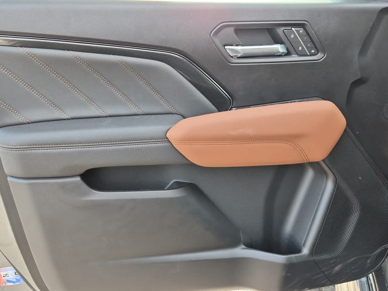 2026 GMC Canyon 4WD AT4 - Sterling Metallic exterior view 9