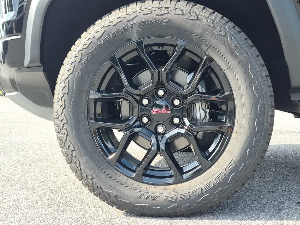 2026 GMC Canyon 4WD Denali - Onyx Black exterior view 6