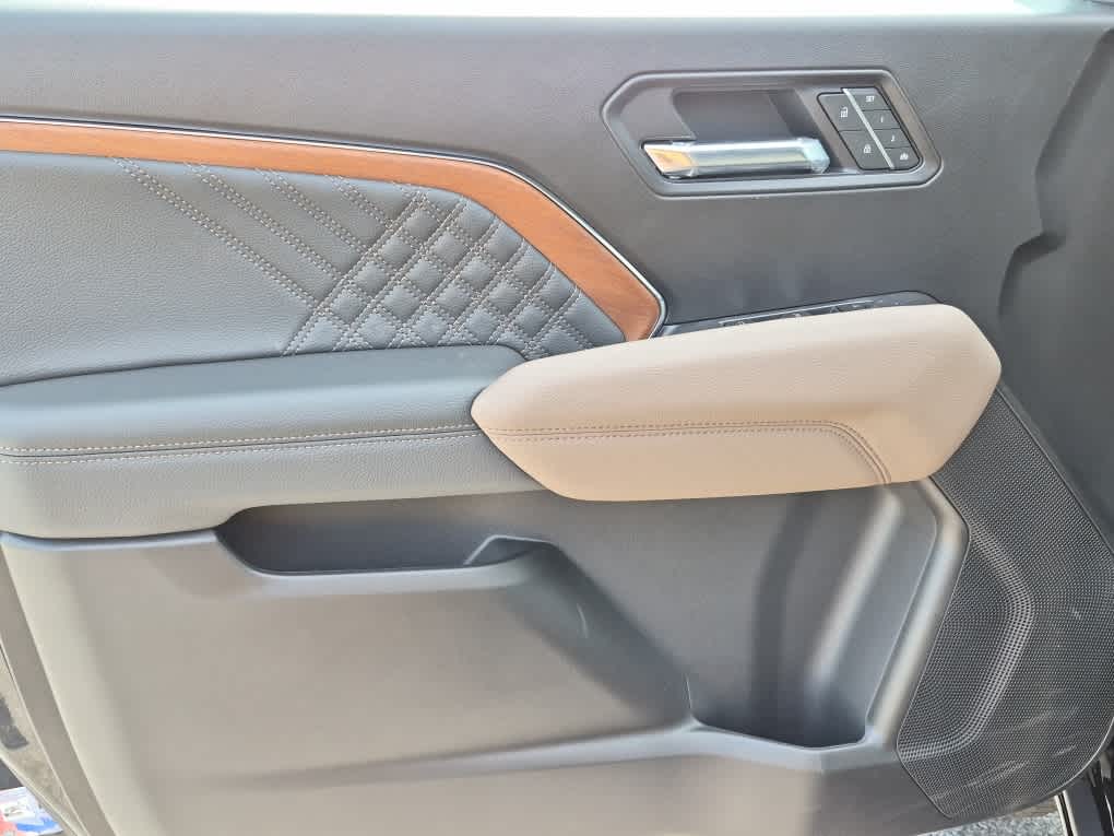 2026 GMC Canyon 4WD Denali - Onyx Black exterior view 8