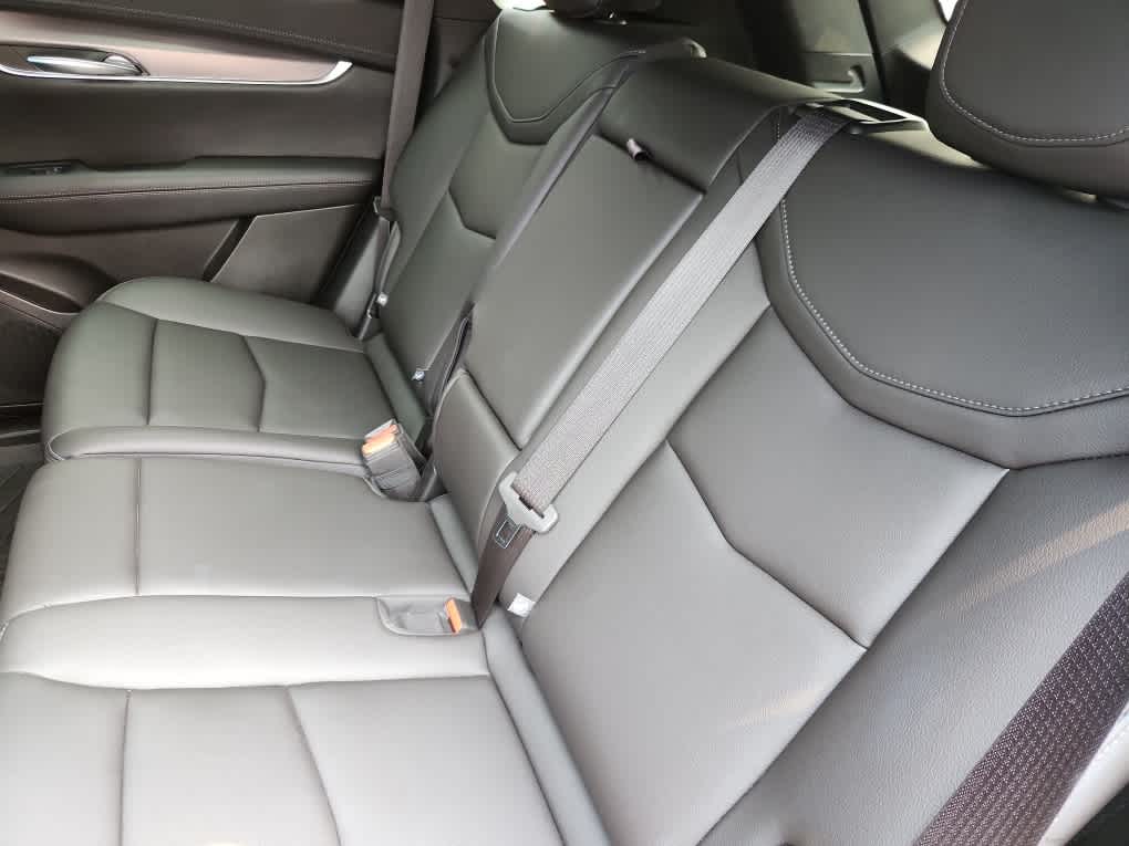 2023 Cadillac XT5 FWD Luxury - Stellar Black Metallic exterior view 3