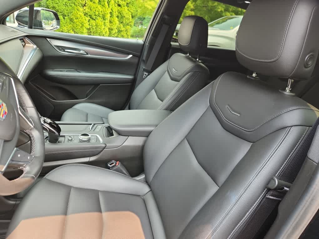 2023 Cadillac XT5 FWD Luxury - Stellar Black Metallic exterior view 6