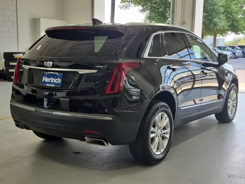 2023 Cadillac XT5 FWD Luxury - Stellar Black Metallic exterior view 4