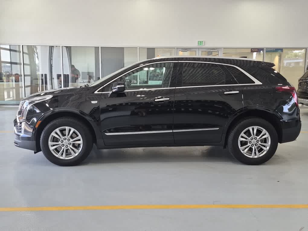 2023 Cadillac XT5 FWD Luxury - Stellar Black Metallic exterior view 6