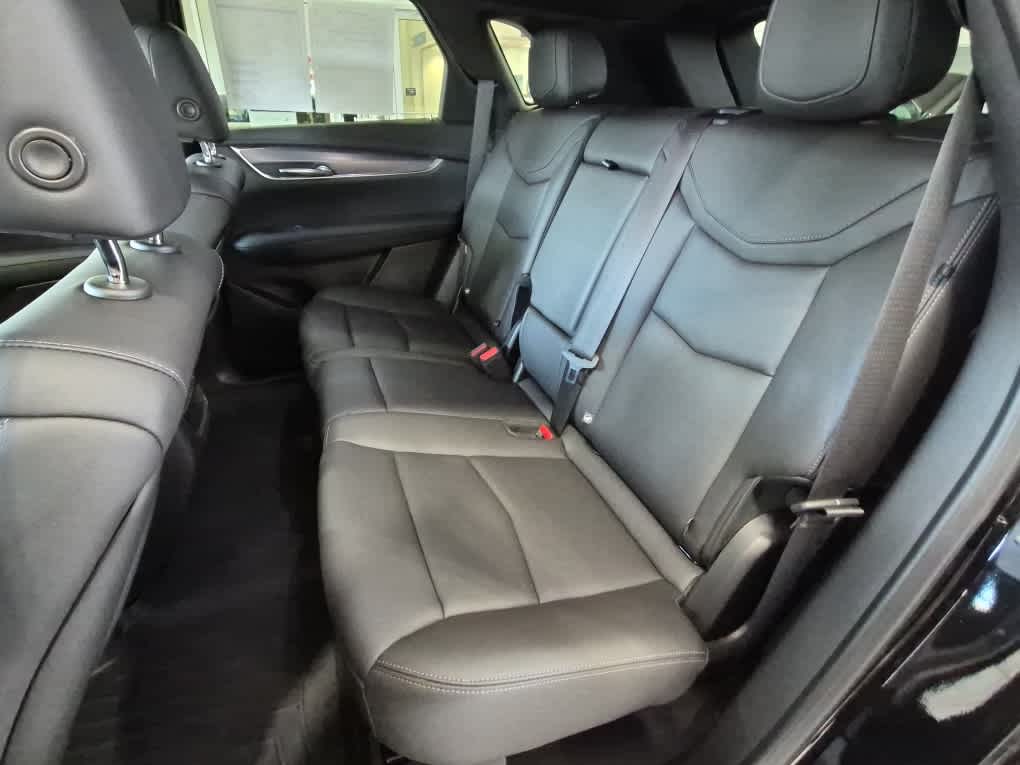 2023 Cadillac XT5 FWD Luxury - Stellar Black Metallic exterior view 8