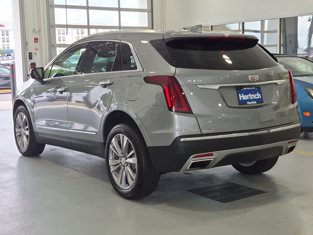 2024 Cadillac XT5 FWD Premium Luxury - Argent Silver Metallic exterior view 4