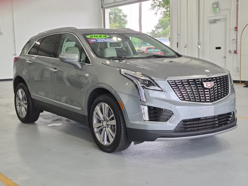 2024 Cadillac XT5 FWD Premium Luxury - Argent Silver Metallic exterior view 2