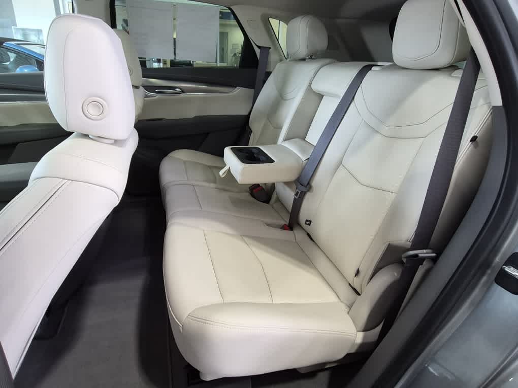 2024 Cadillac XT5 FWD Premium Luxury - Argent Silver Metallic exterior view 7