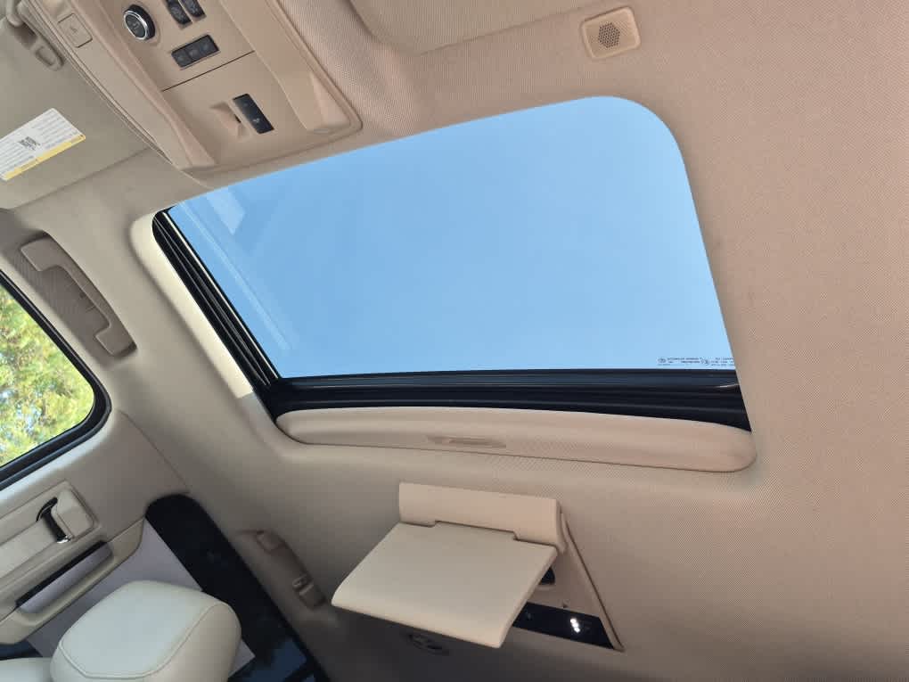 2018 Cadillac Escalade Luxury - Crystal White Tricoat exterior view 15
