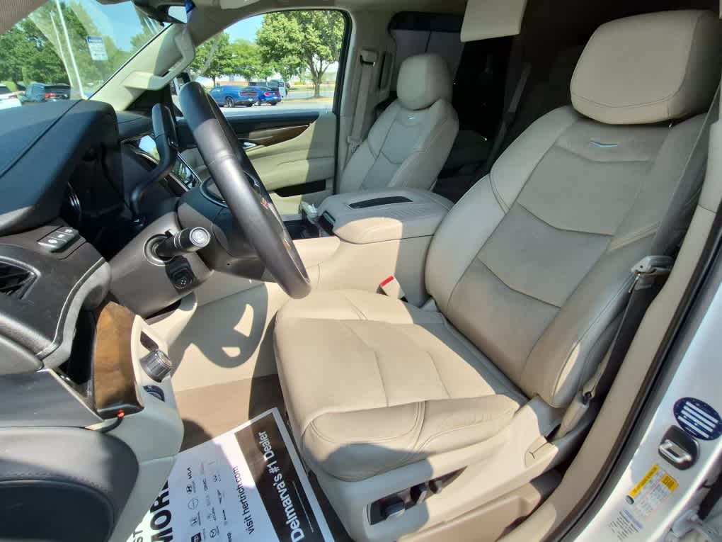 2018 Cadillac Escalade Luxury - Crystal White Tricoat exterior view 13