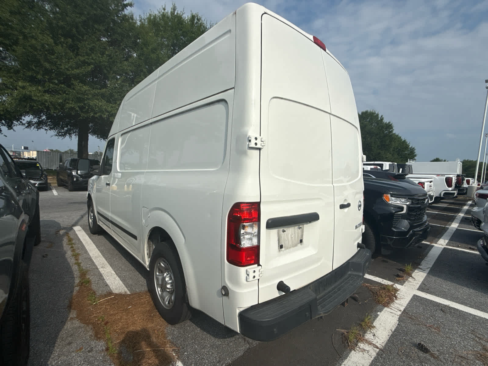 2021 Nissan NV2500HD SV - Glacier White exterior view 4