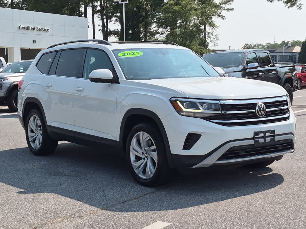 2021 Volkswagen Atlas 3.6L V6 SE w/Technology - Pure White exterior view 2