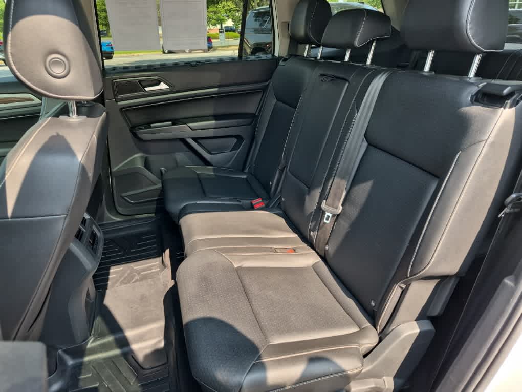 2021 Volkswagen Atlas 3.6L V6 SE w/Technology - Pure White exterior view 8