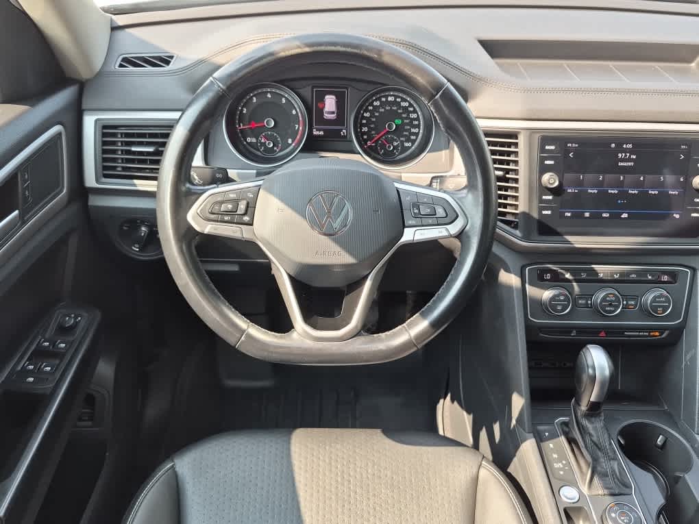 2021 Volkswagen Atlas 3.6L V6 SE w/Technology - Pure White exterior view 10