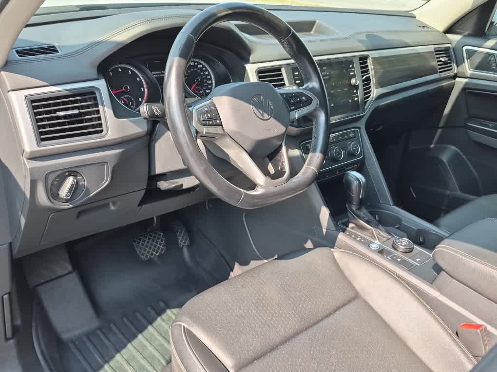 2021 Volkswagen Atlas 3.6L V6 SE w/Technology - Pure White exterior view 13
