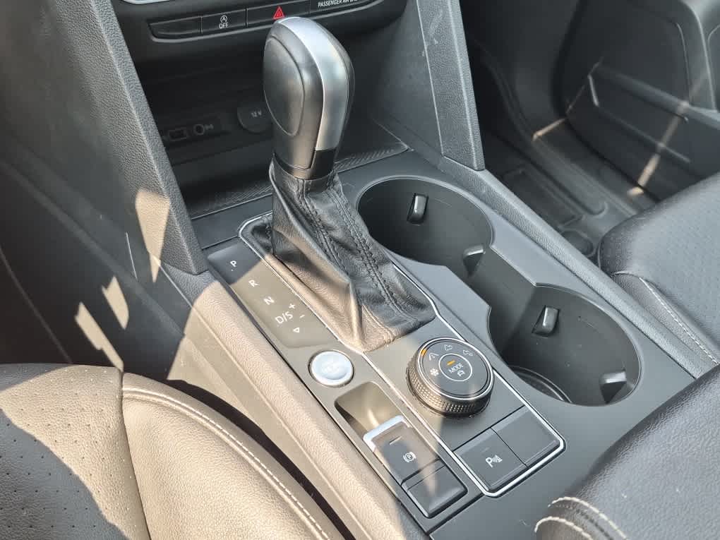 2021 Volkswagen Atlas 3.6L V6 SE w/Technology - Pure White exterior view 15