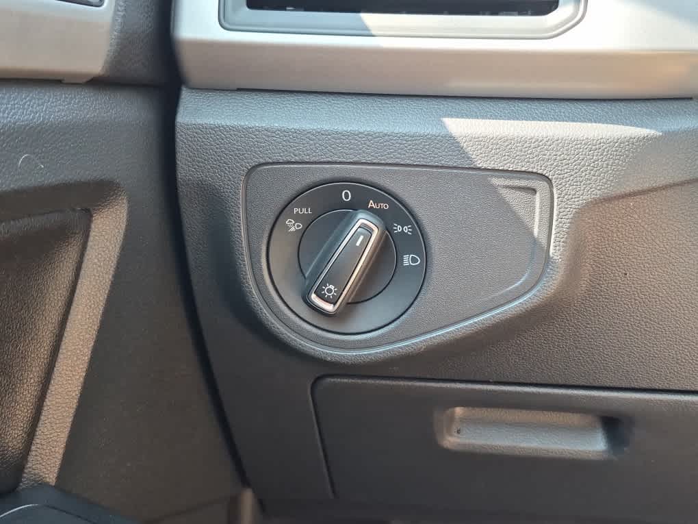 2021 Volkswagen Atlas 3.6L V6 SE w/Technology - Pure White exterior view 20