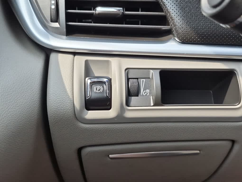 2014 Cadillac XTS Luxury - Sapphire Blue Metallic exterior view 19