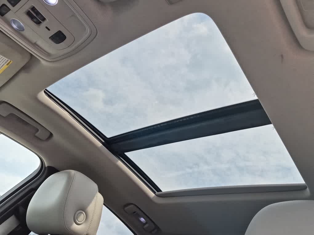2014 Cadillac XTS Luxury - Sapphire Blue Metallic exterior view 13