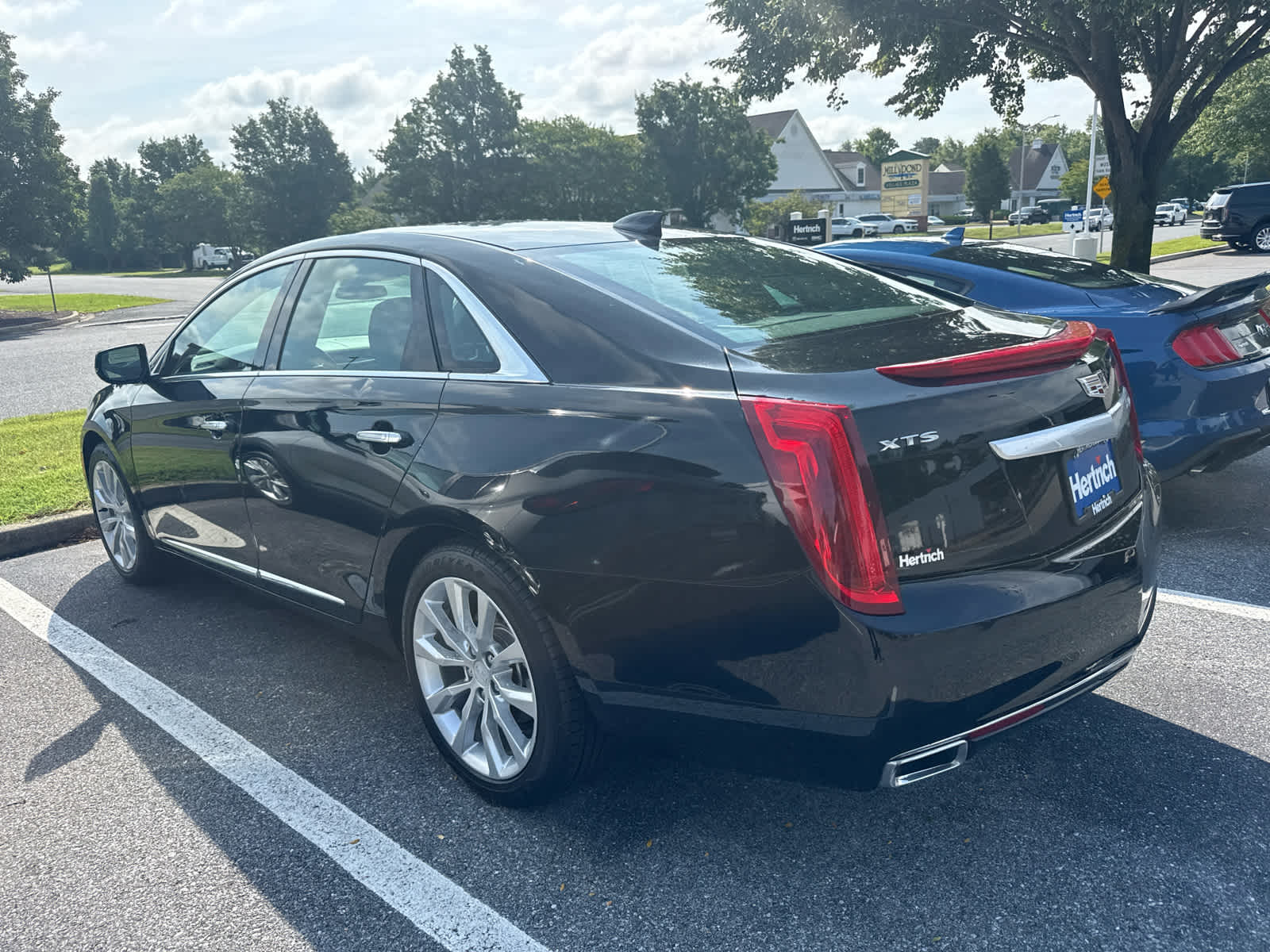 2017 Cadillac XTS Luxury - Black Raven exterior view 4
