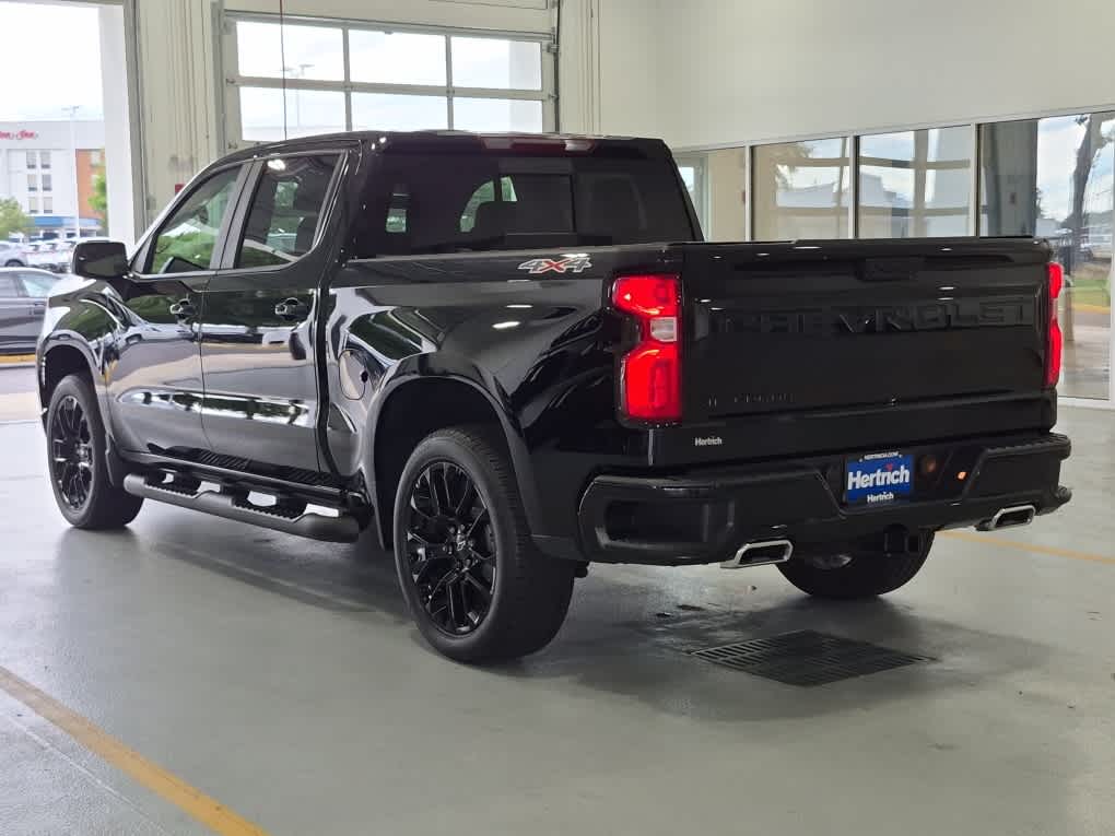 2026 Chevrolet Silverado 1500 RST - Black exterior view 4
