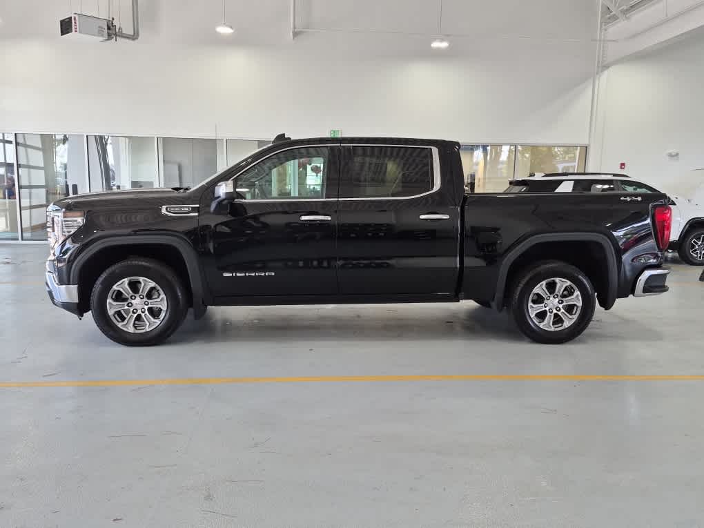 2025 GMC Sierra 1500 SLT - Onyx Black exterior view 5
