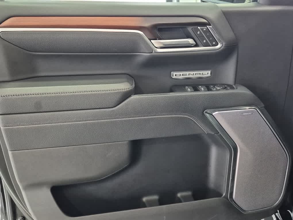 2025 GMC Sierra 1500 Denali - Onyx Black exterior view 10