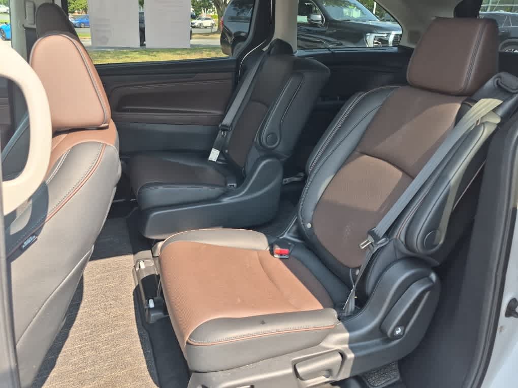 2025 Honda Odyssey Elite - Platinum White Pearl exterior view 8