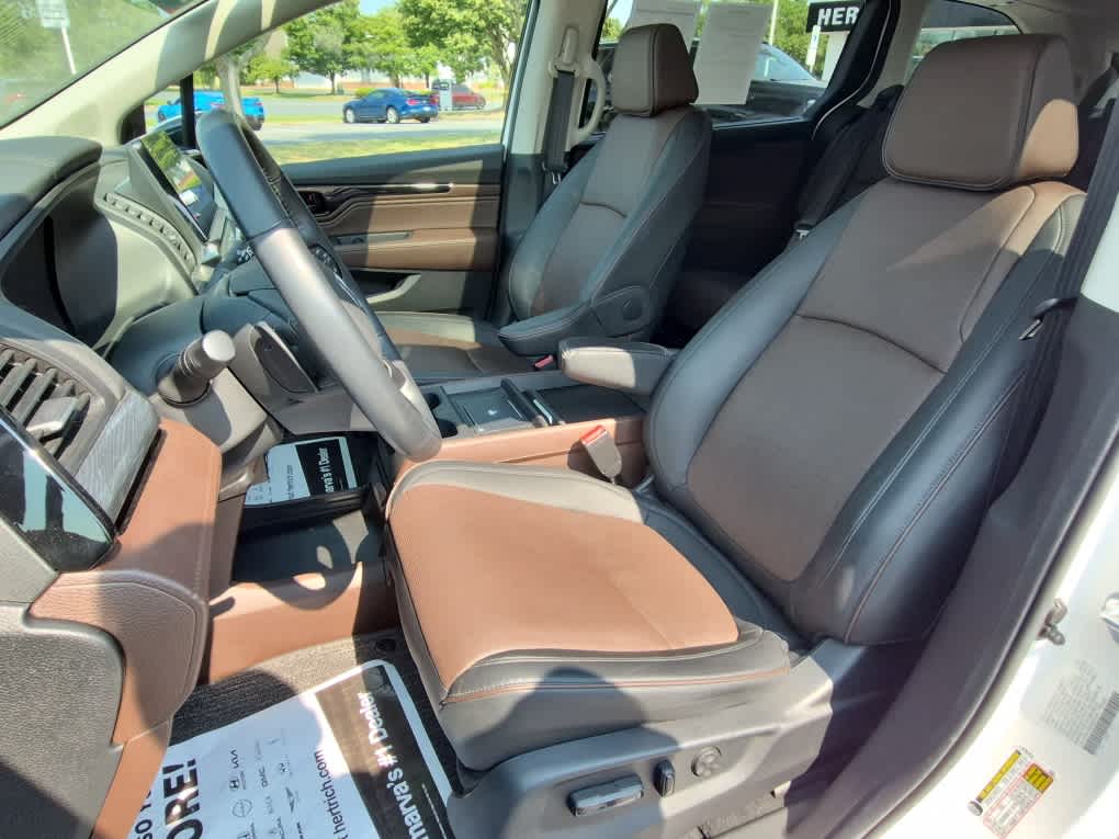 2025 Honda Odyssey Elite - Platinum White Pearl exterior view 12