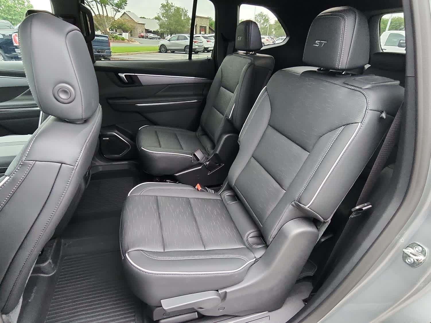 2026 Buick Enclave Sport Touring - Moonstone Gray Metallic exterior view 8