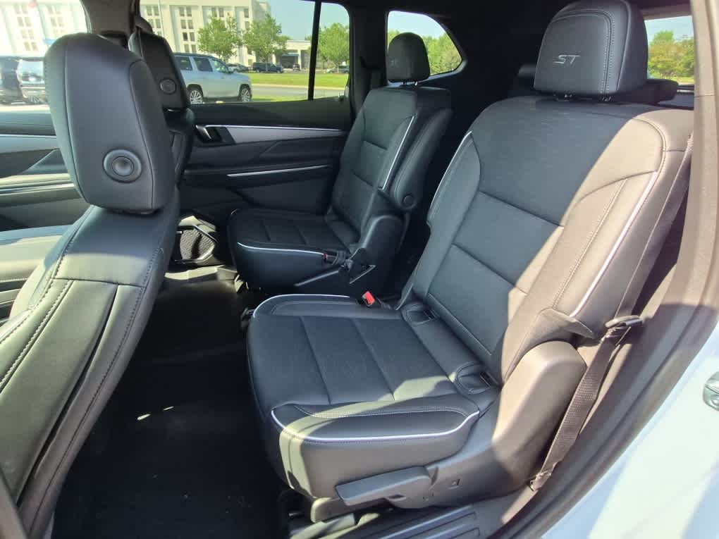 2026 Buick Enclave Sport Touring - Iridescent White Tricoat exterior view 8