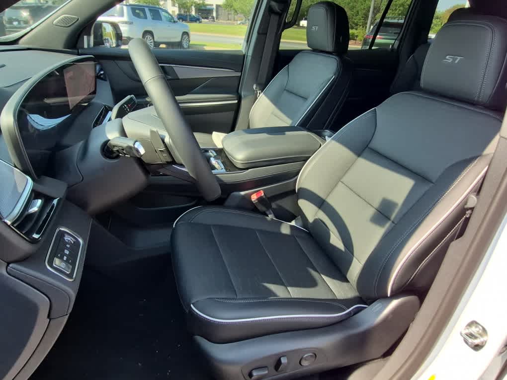 2026 Buick Enclave Sport Touring - Iridescent White Tricoat exterior view 11