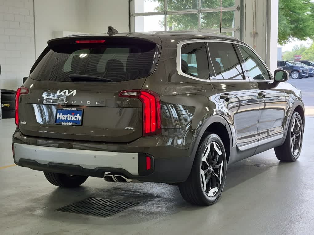 2024 Kia Telluride S - Dark Moss exterior view 3