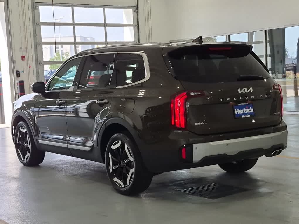 2024 Kia Telluride S - Dark Moss exterior view 4