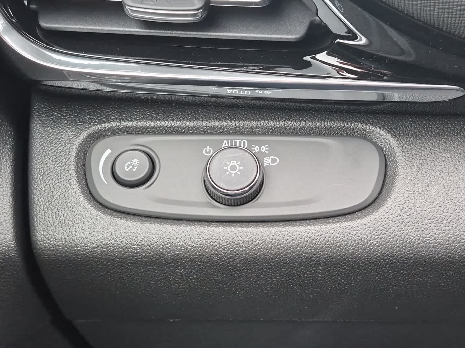 2026 Buick Envista Sport Touring - Summit White exterior view 17