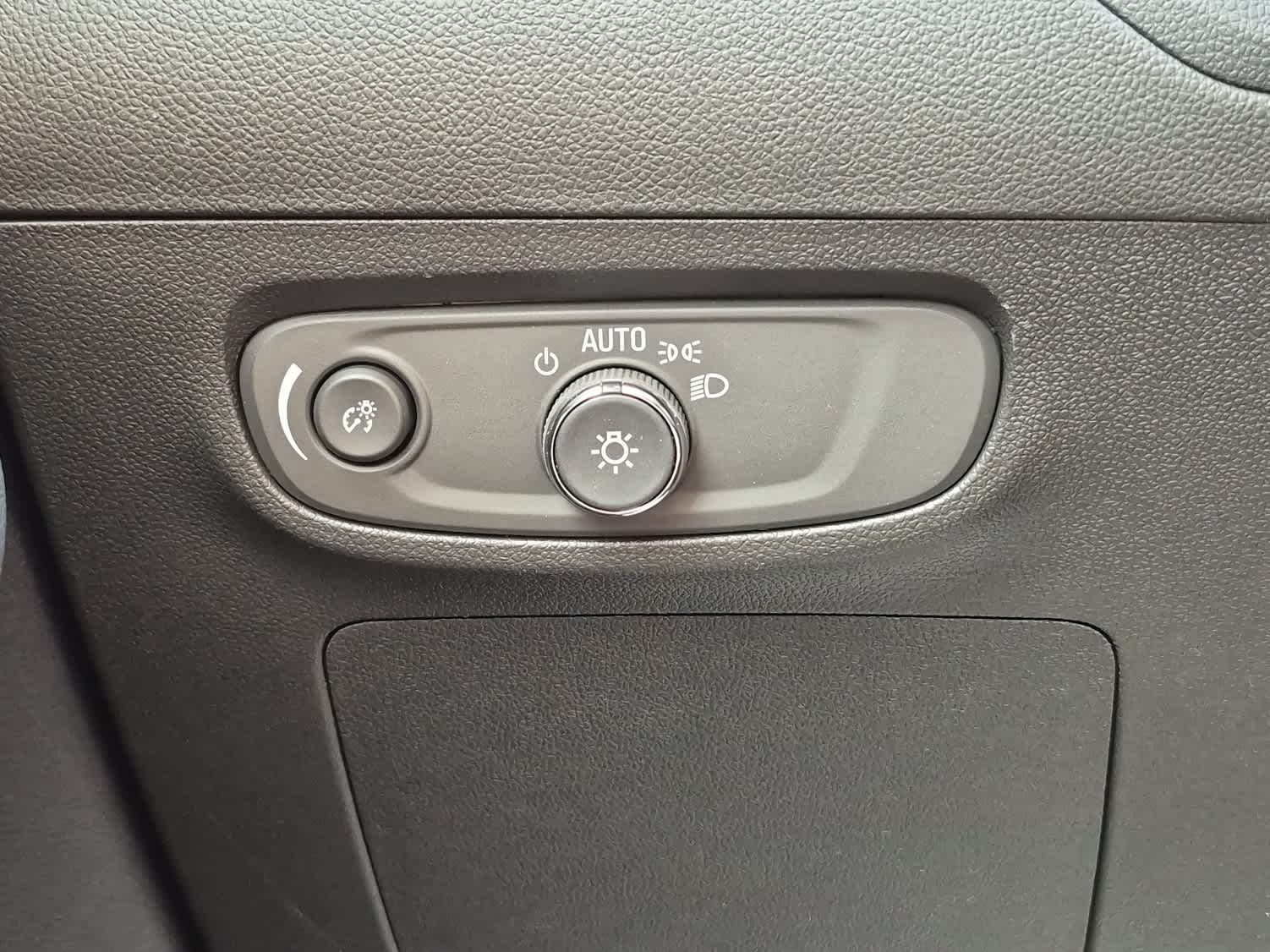 2026 Buick Encore GX Sport Touring - Summit White exterior view 18
