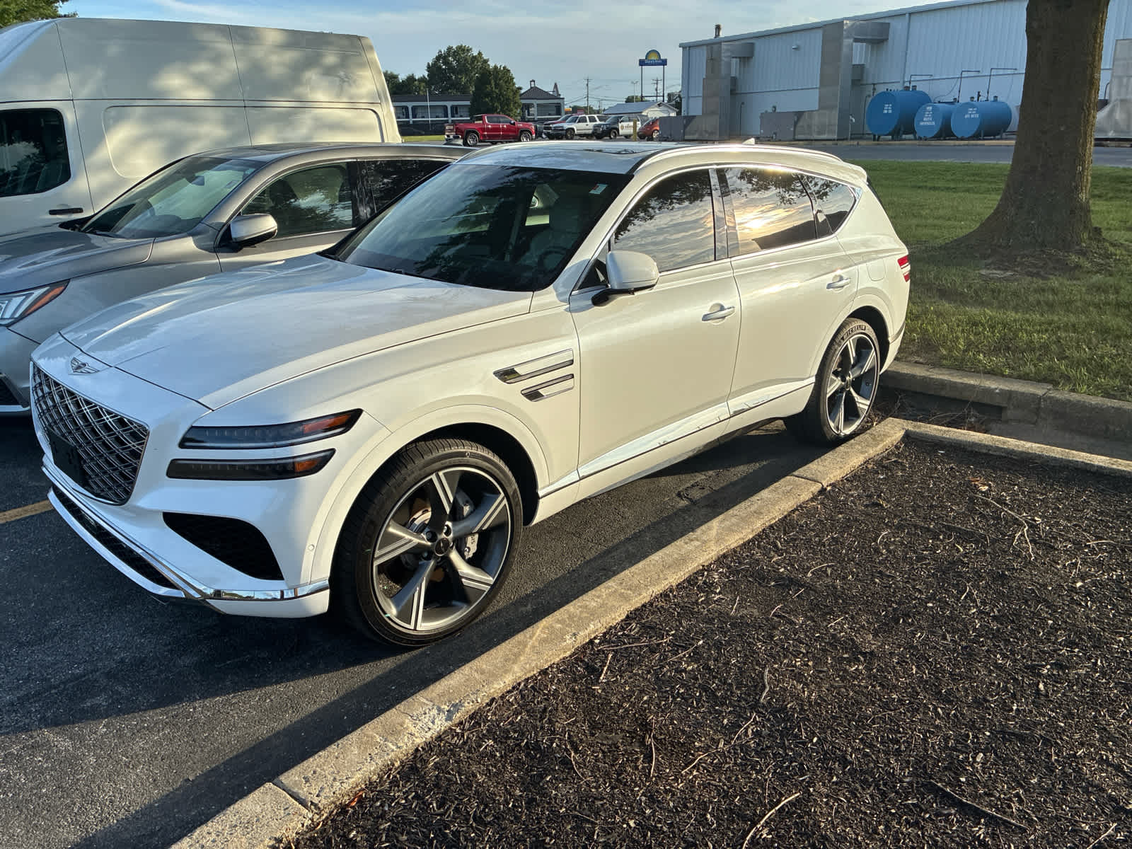 2025 Genesis GV80 3.5T Prestige - Uyuni White exterior view 3