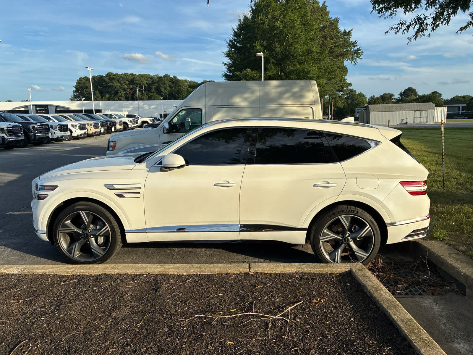 2025 Genesis GV80 3.5T Prestige - Uyuni White exterior view 4