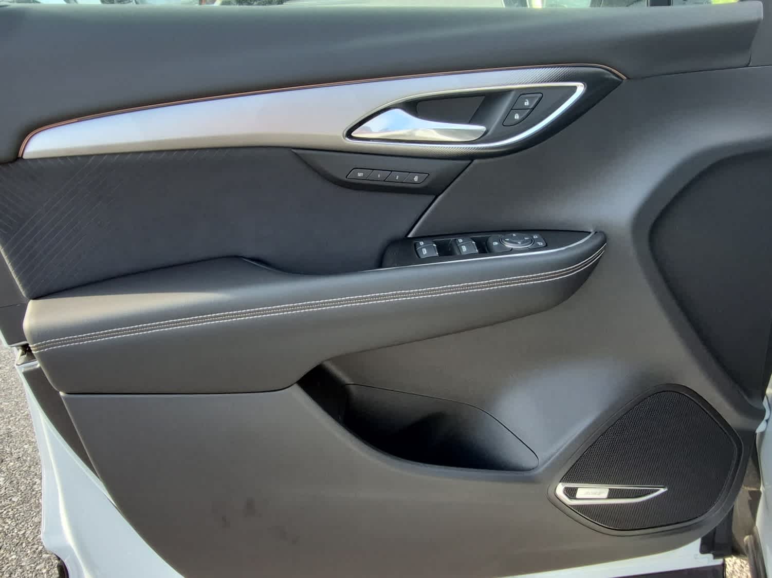 2026 Buick Envision Sport Touring - IRIDESCENT WHITE TRICOAT exterior view 9