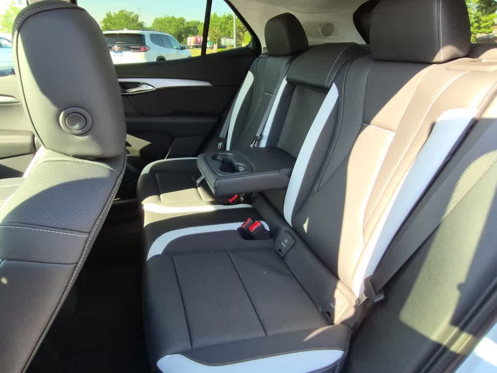 2026 Buick Envision Sport Touring - IRIDESCENT WHITE TRICOAT exterior view 7