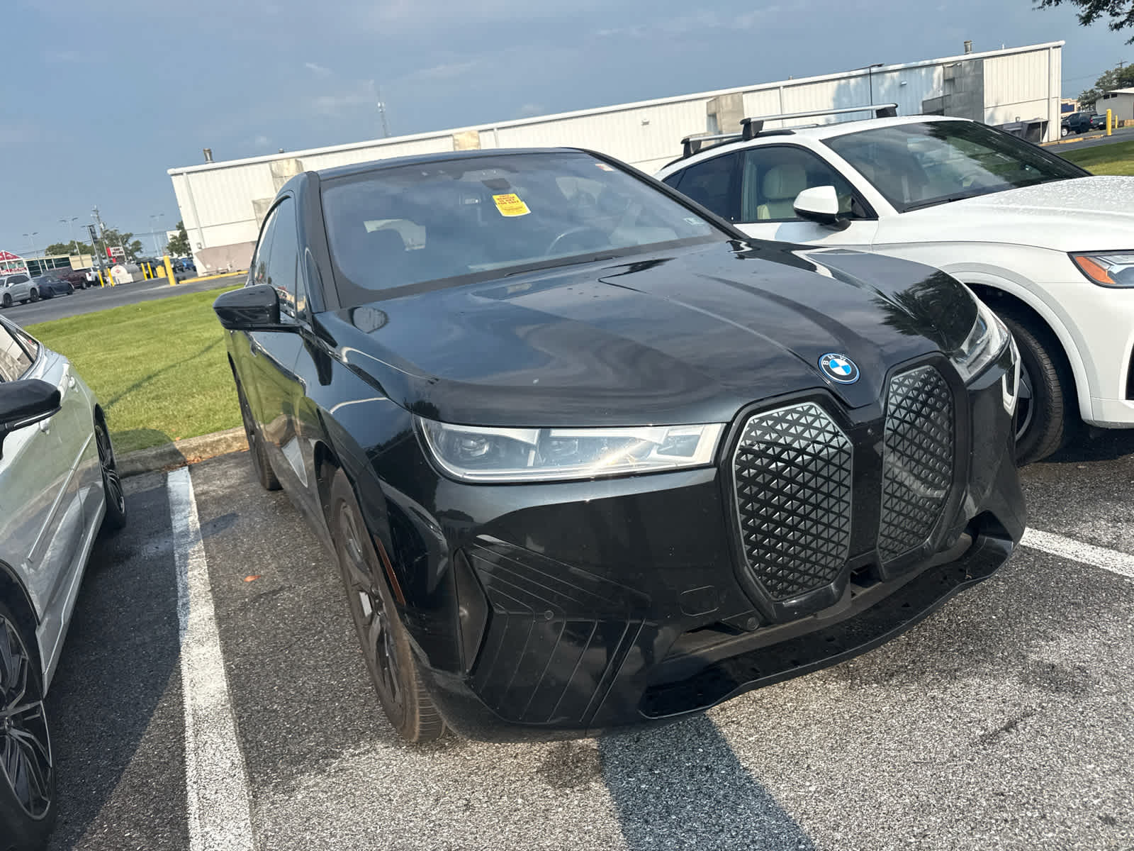 2022 BMW iX xDrive50 xDrive50 - Black Sapphire Metallic exterior view 3
