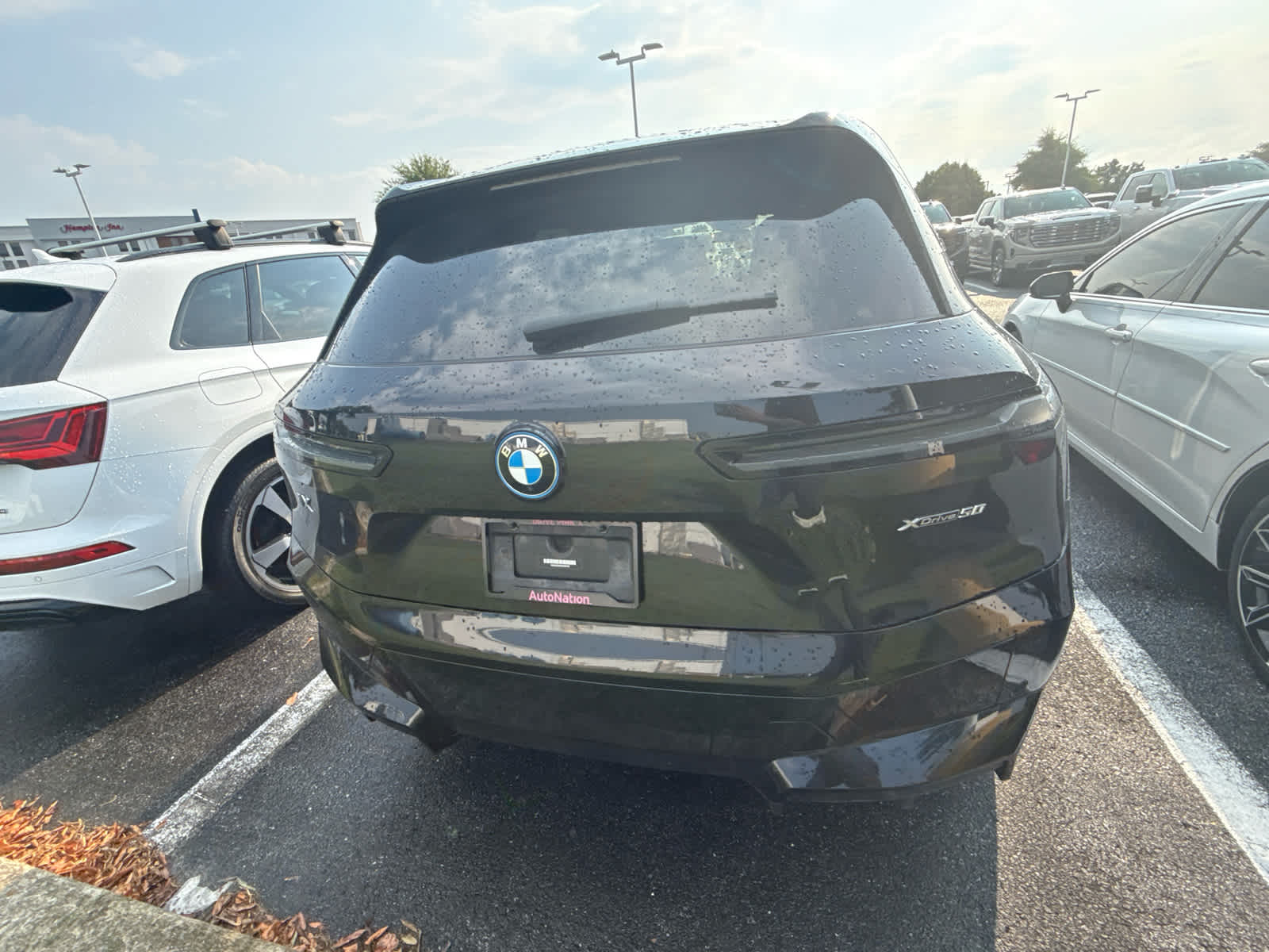 2022 BMW iX xDrive50 xDrive50 - Black Sapphire Metallic exterior view 6