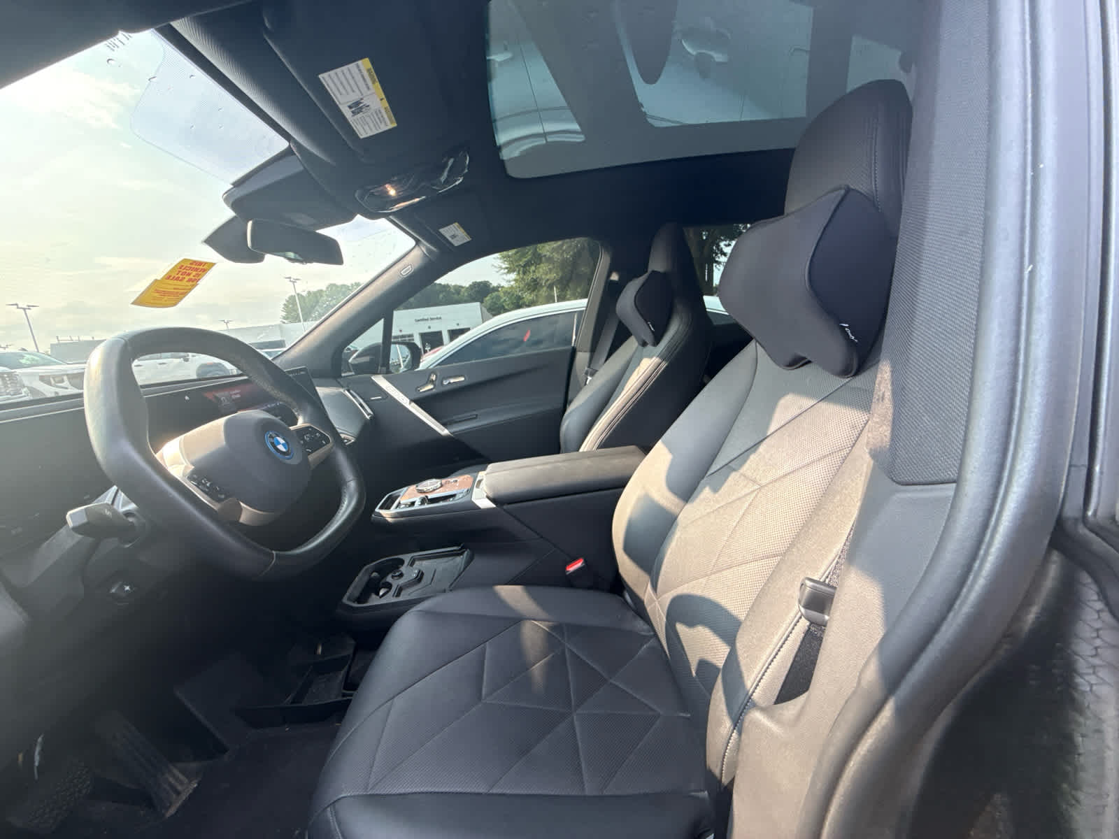 2022 BMW iX xDrive50 xDrive50 - Black Sapphire Metallic exterior view 8