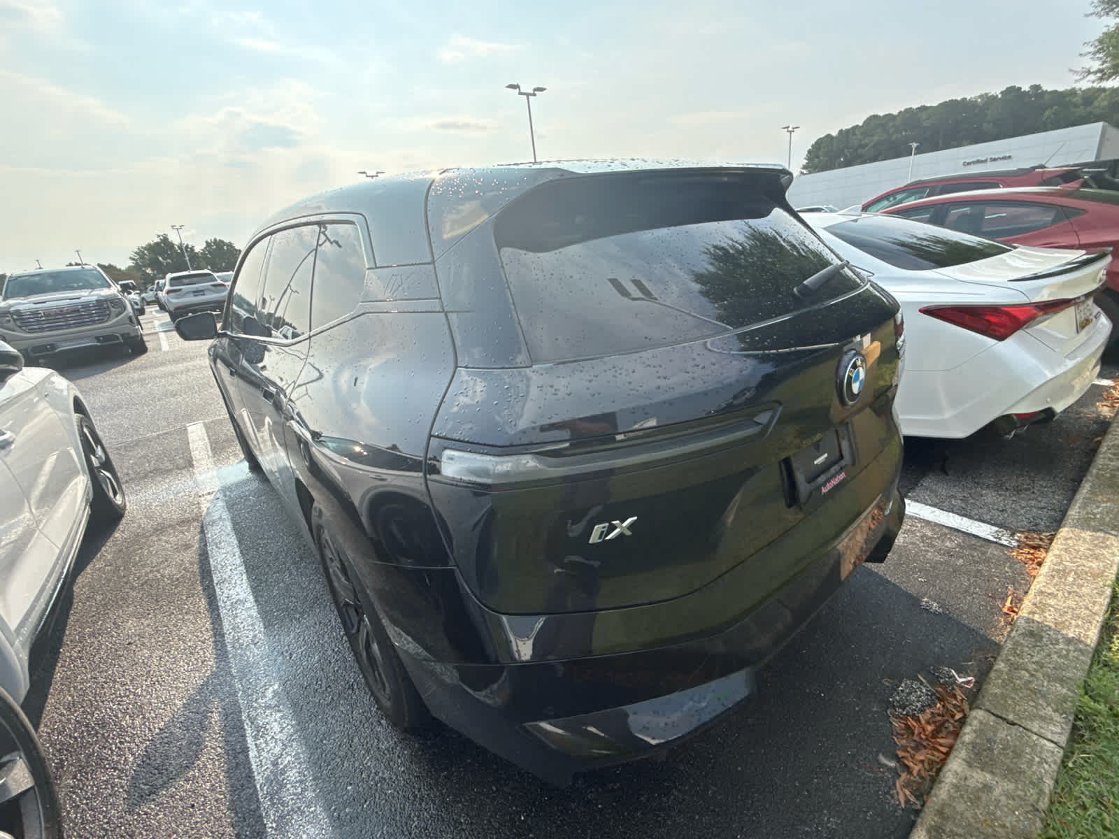 2022 BMW iX xDrive50 xDrive50 - Black Sapphire Metallic exterior view 7