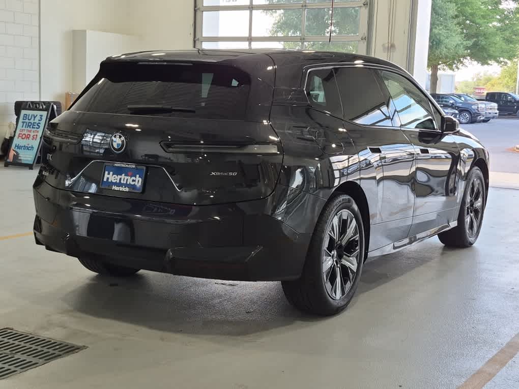 2022 BMW iX xDrive50 xDrive50 - Black Sapphire Metallic exterior view 3