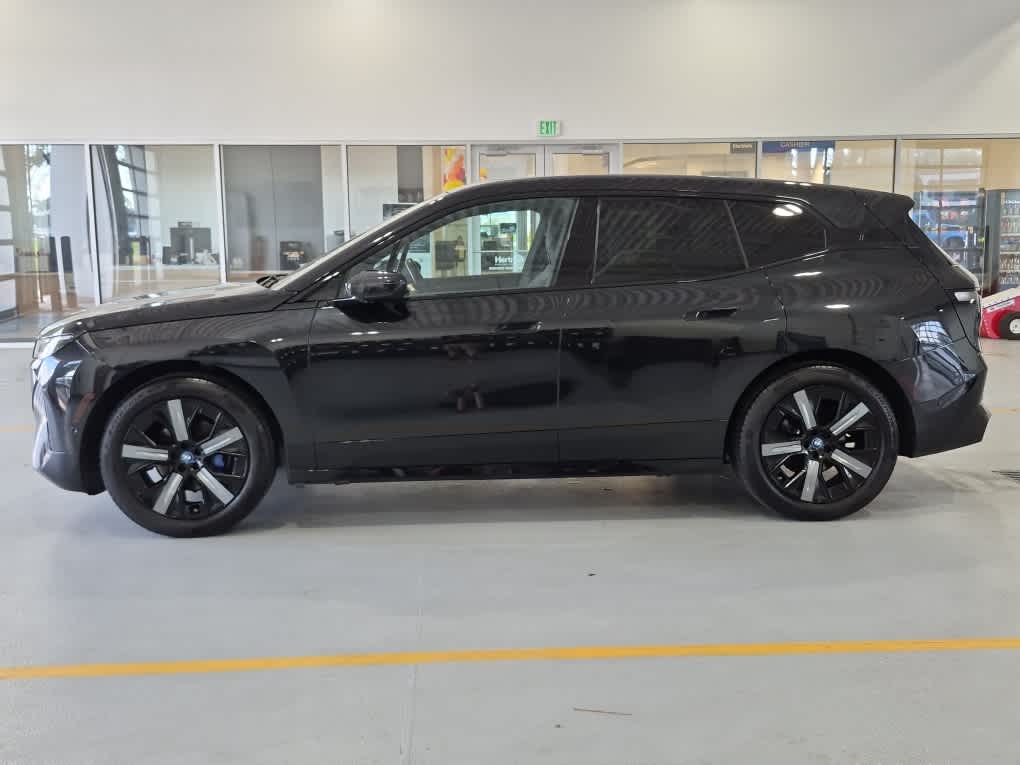 2022 BMW iX xDrive50 xDrive50 - Black Sapphire Metallic exterior view 5