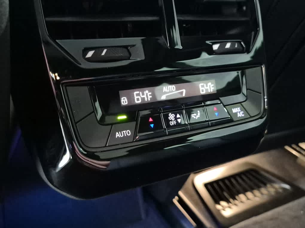 2022 BMW iX xDrive50 xDrive50 - Black Sapphire Metallic exterior view 8