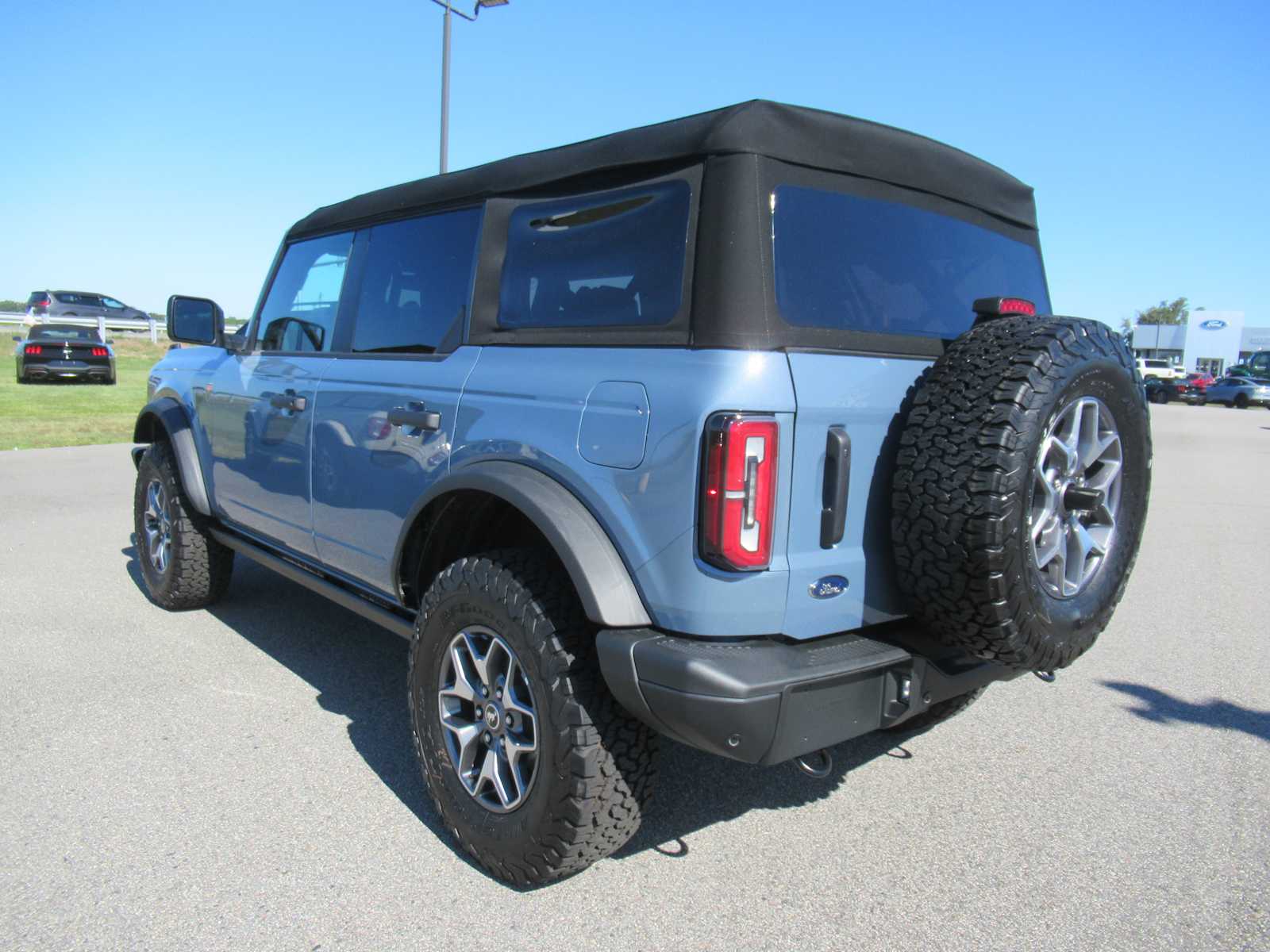 View vehicle photo 7